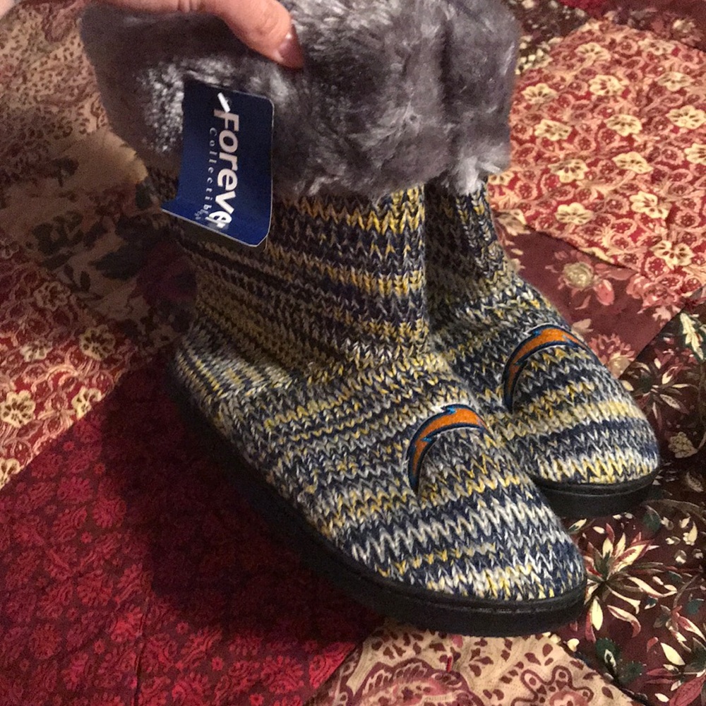 Chargers slippers